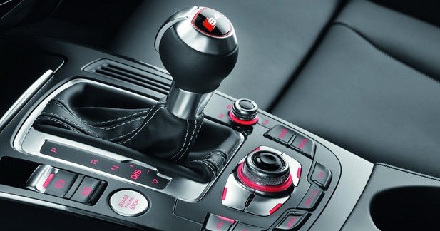 Audi A4 et S4 restylée : L'air de famille - Regard perçant et calandre biseautée pour cette nouvelle A4