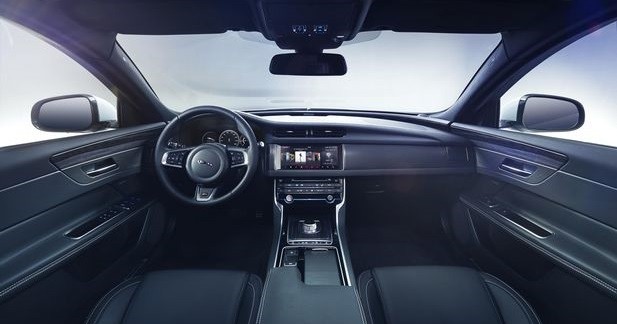 Nouvelle Jaguar XF : présentation insolite à Londres - Un habitacle similaire à celui de la XE