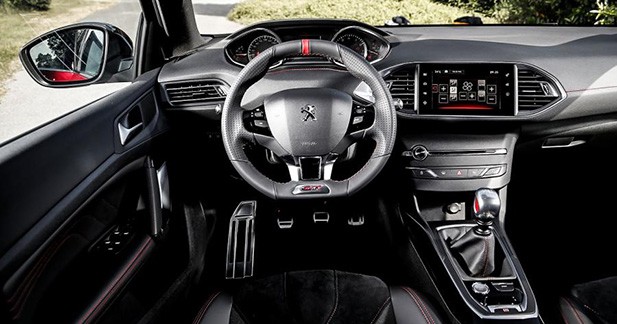Peugeot 308 GTI : la lionne s'offre 270 ch, rien que ça ! - Un habitacle sportif mais sobre