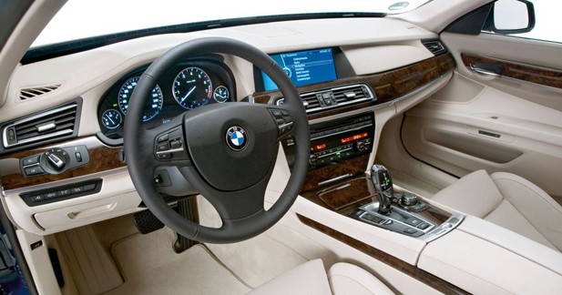 BMW 760i et 760Li : La Série 7 retrouve un V12 - Véloce mais discrète