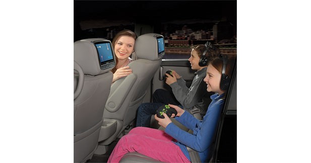 Un système multimédia high-tech pour les passagers arrière chez Invision Automotive - Des fonctions multimédia complètes