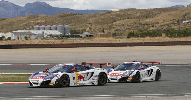 Audi r8 hongkong 2015 macau gt. Мазерати карло гоночная машина. Aston martin vantage gt3. Maserati mc12 race. Мазерати мс 12.