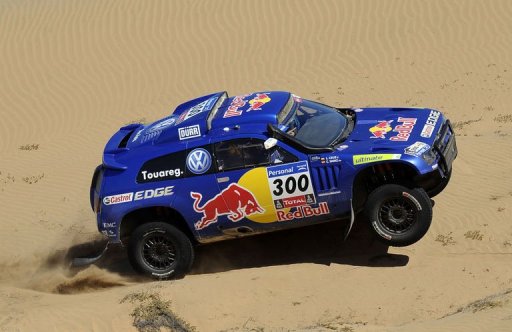 Dakar: Giniel de Villiers remporte la 10e étape - Carlos Sainz au volant de sa Volkswagen, le 11 janvier 2011 lors du Dakar dans la province d'Atacama, au Chili