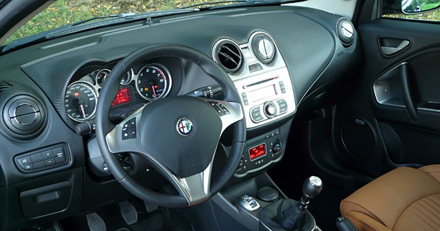 Essai Alfa Romeo MiTo 1.4 T-Jet 155 ch : Mini, me voilà ! - Esprit "sport" à bord