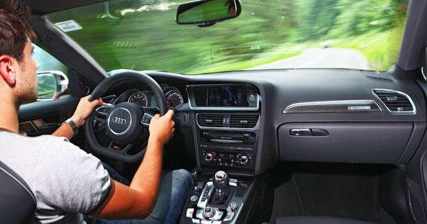 Essai Audi RS4 4.2 : Coffre à jouets - Danse avec les courbes