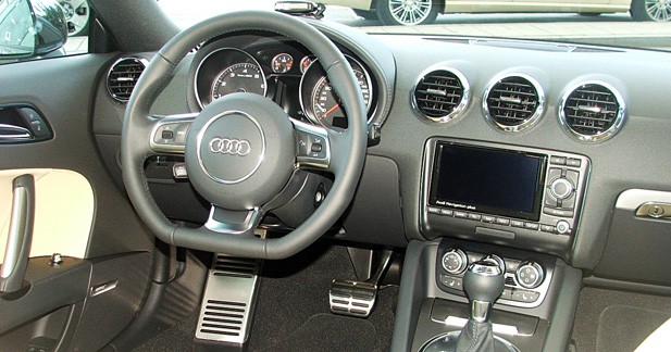 Essai Audi TT 2.0 TFSI 211 ch : l’efficacité en ligne de mire - Un cockpit fidèle à lui-même