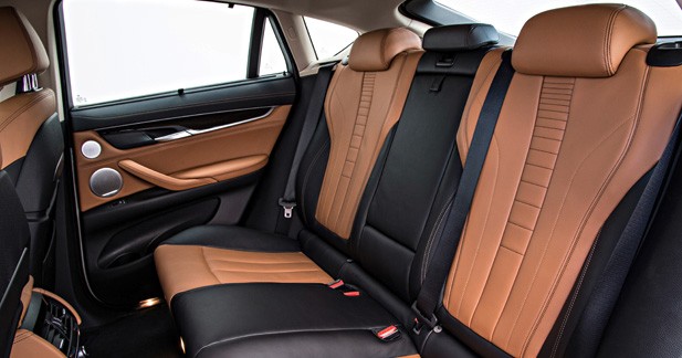 Essai BMW X6 50i : entre plaisir et déraison - Un espace arrière qui évolue prudemment