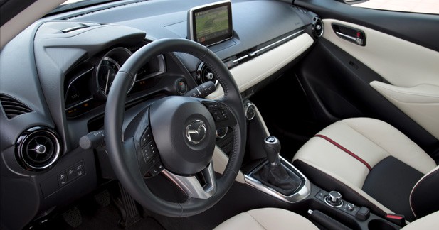 Essai Mazda 2 1.5 Skyactiv-G 90 ch BVA6 Sélection : objectif premium - Truffée d'aides à la sécurité