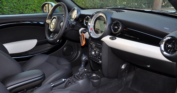 Essai Mini Cooper S Coupé : Taillée pour la piste - Espace inhabituel