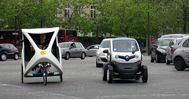 Essai Renault Twizy : Le show Twizy en plein Paris - Une grande stabilité