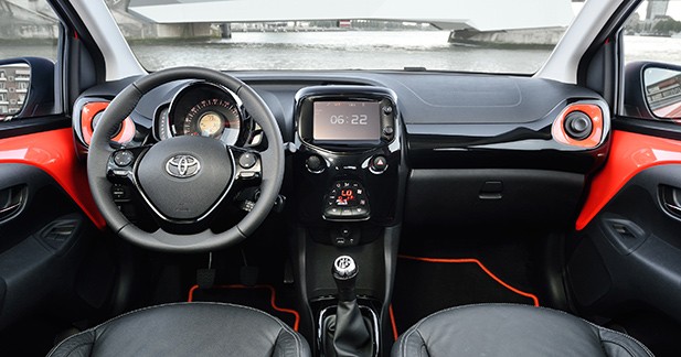 Essai Toyota Aygo : née sous x - Un habitacle moderne