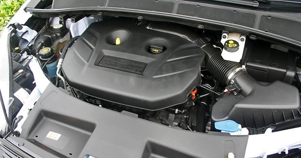 Essai Ford S-MAX 2.0L SCTi EcoBoost PowerShift : Plus qu'un restylage - Le nouveau souffle de l'Ecoboost