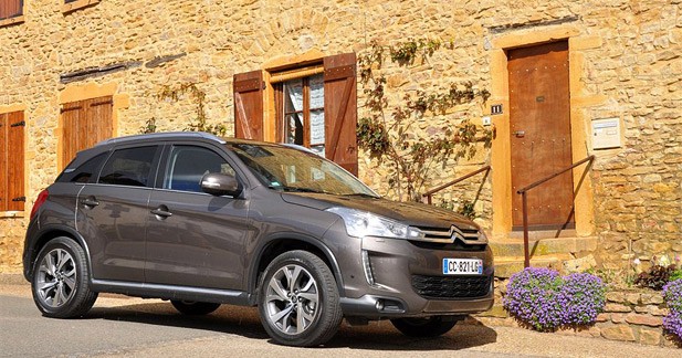 Guide d'achat SUV citadins : L'Opel Mokka face à ses rivaux - Peugeot 4008 et Citroën C4 Aircross 
