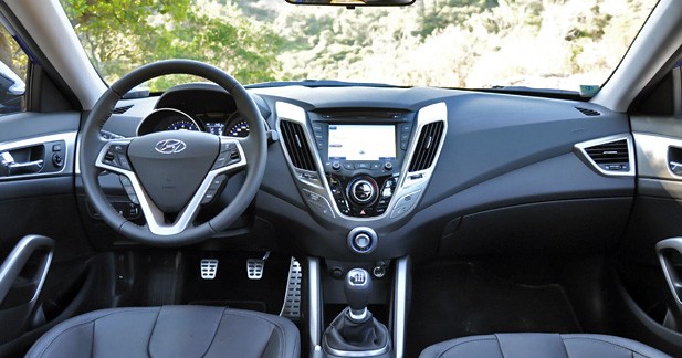Essai Hyundai Veloster 1.6 GDI 140 Premium : Spécimen automobile - Générosité interieure