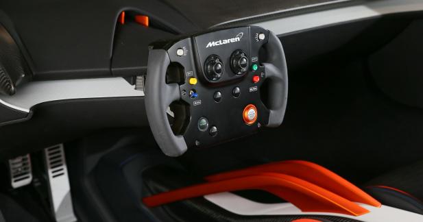 La McLaren 675LT joue au geek au CES de Las Vegas - Vous ne rêvez pas : c'est bien un volant de P1 GTR