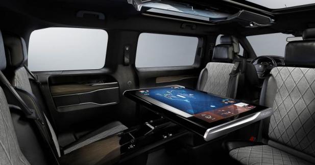 Peugeot Traveller i-Lab : business class connectée - La réalité virtuelle s'invite à bord