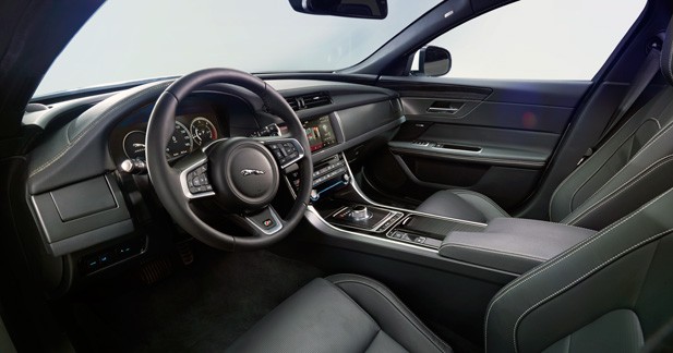 Nouvelle Jaguar XF : une renaissance bienvenue - Nouvel écran tactile Dual View