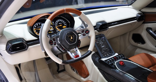 Mondial Auto 2014 : Lamborghini Asterion, l'hypercar hybride du Taureau ! - Un intérieur épuré au maximum
