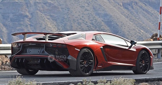 La Lamborghini Aventador SV surprise toute nue - Près de 800 chevaux ?