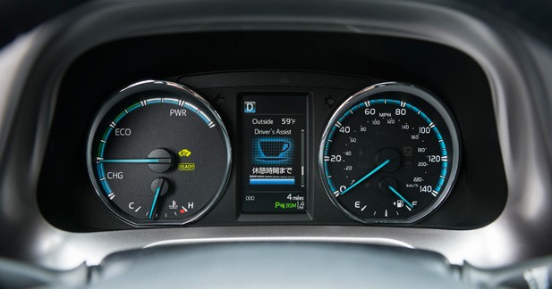 Toyota RAV4 restylé : l'hybride s'invite à bord - Dans le bon wagon