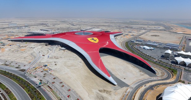 Ferrari World : Un parc d'attraction pour les passionnés