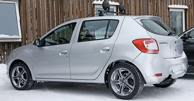 Une Dacia Sandero sportive surprise en Suède - Des touches de Clio sportive