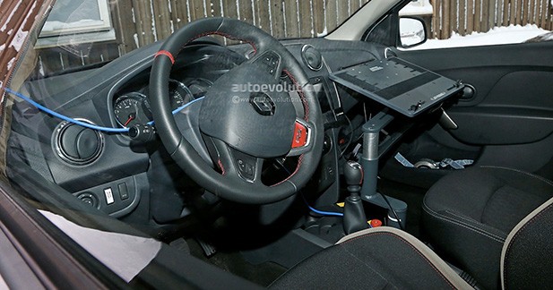 Une Dacia Sandero sportive surprise en Suède - 1.2 turbo ?