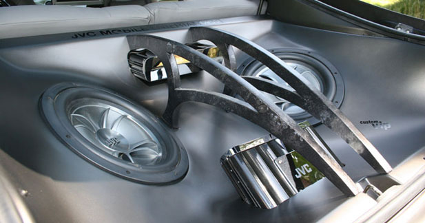 La Toyota Celica JVC à la loupe - Coffre entièrement customisé