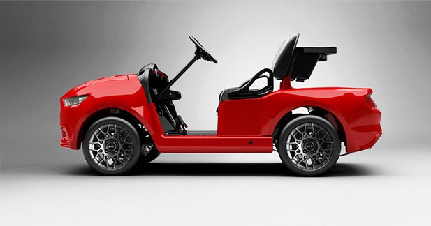 Une voiturette de golf transformée en Ford Mustang - Des performances bien loin de l’américaine