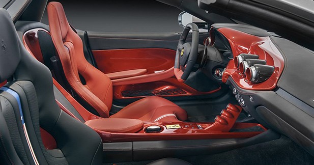 Ferrari F60 America : pour les 60 ans de la marque aux USA - Un habitacle recouvert de cuir bicolore