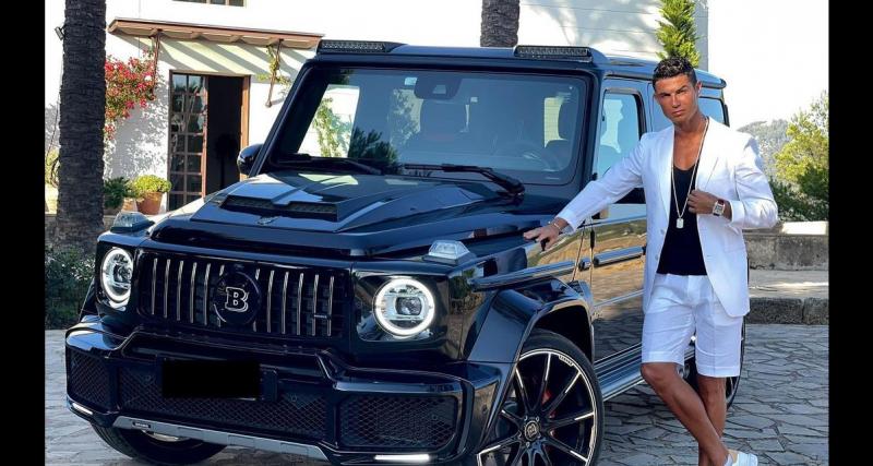  - Cristiano Ronaldo prend la pose à côté de son bolide à 600.000 offert par sa chère et tendre