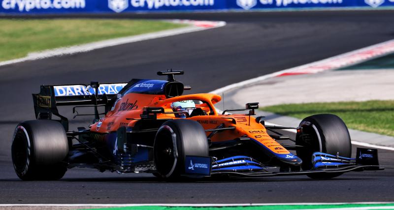  - Valentino Rossi reçoit les hommages d’un pilote McLaren