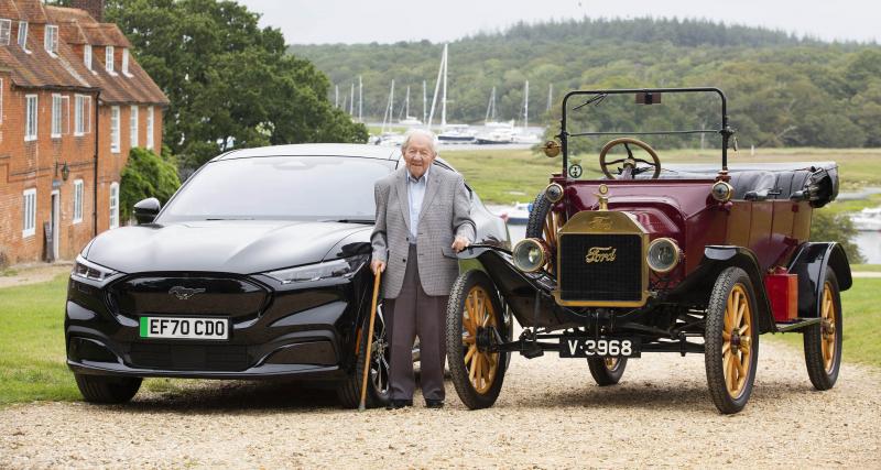  - Ce centenaire a fait une démo d’une voiture électrique à ses arrière-petits-fils