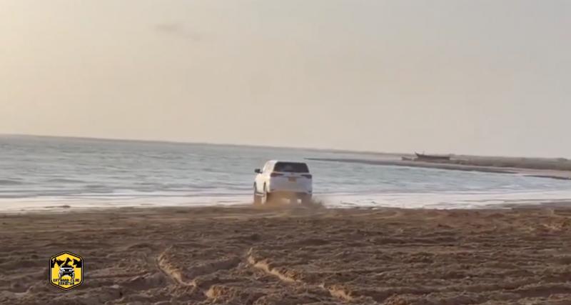  - VIDEO - Cette session de drifts sur la plage abouti à un accident stupide
