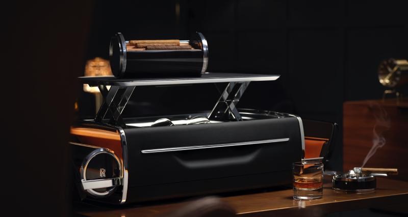  - Rolls-Royce dévoile un luxueux coffre à whisky et cigares avec un bout de France dedans