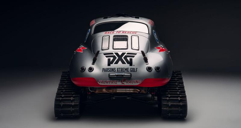  - Cette Porsche 356 est chaussée de skis et de chenilles pour la bonne cause