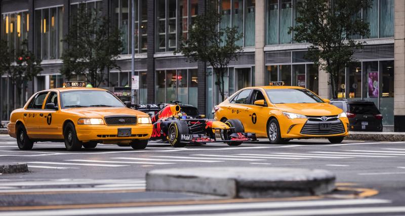 Oracle Red Bull Racing - La meilleure Red Bull F1 de l'histoire en démonstration dans les rues de Manhattan