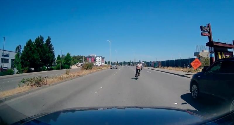  - VIDEO - Ce cycliste peut remercier la prudence de l’automobiliste qui le suivait