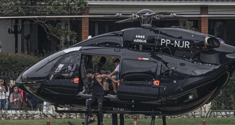  - Quand Neymar arrive à l'entraînement en Mercedes, c'est un hélicoptère !