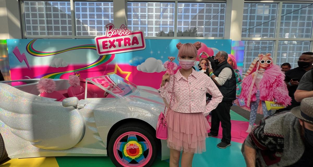 La voiture Barbie dans les allées du LA Auto Show