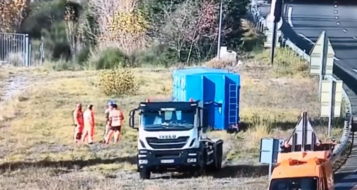 VIDEO - En pleine réunion de chantier, le camion se fait la malle