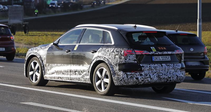 Beaucoup plus d’autonomie en perspective pour l’Audi e-tron restylé ? - Audi e-tron (2022) sous camouflage