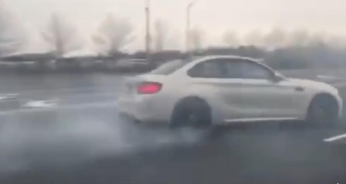 VIDEO - Il veut frimer dans sa BMW mais termine dans le décor