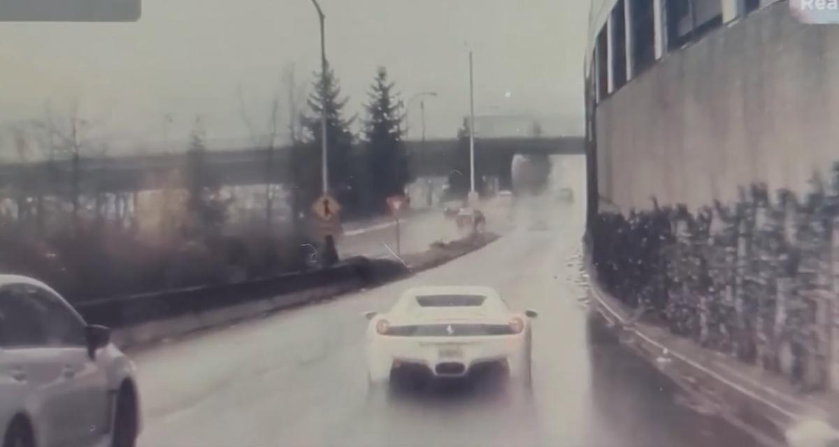 VIDEO - Accélérer avec une Ferrari sous la pluie, ça peut vite mal tourner