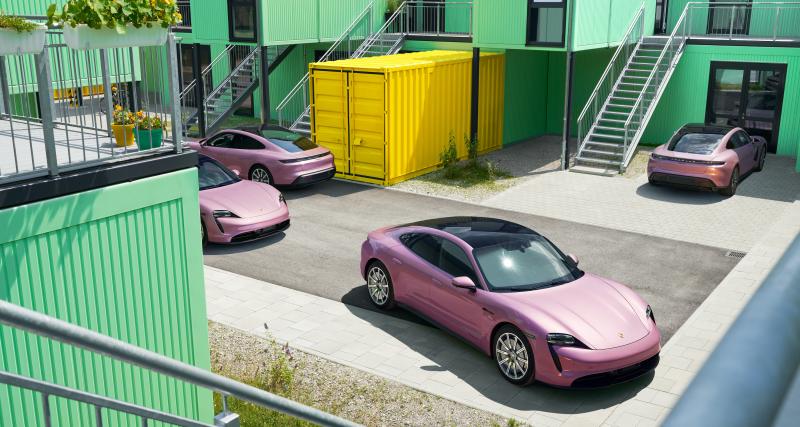 Ce photographe imagine un monde où tout le monde roulerait en Porsche Taycan rose - Photo d'illustration