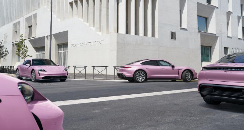 Ce photographe imagine un monde où tout le monde roulerait en Porsche Taycan rose - Photo d'illustration