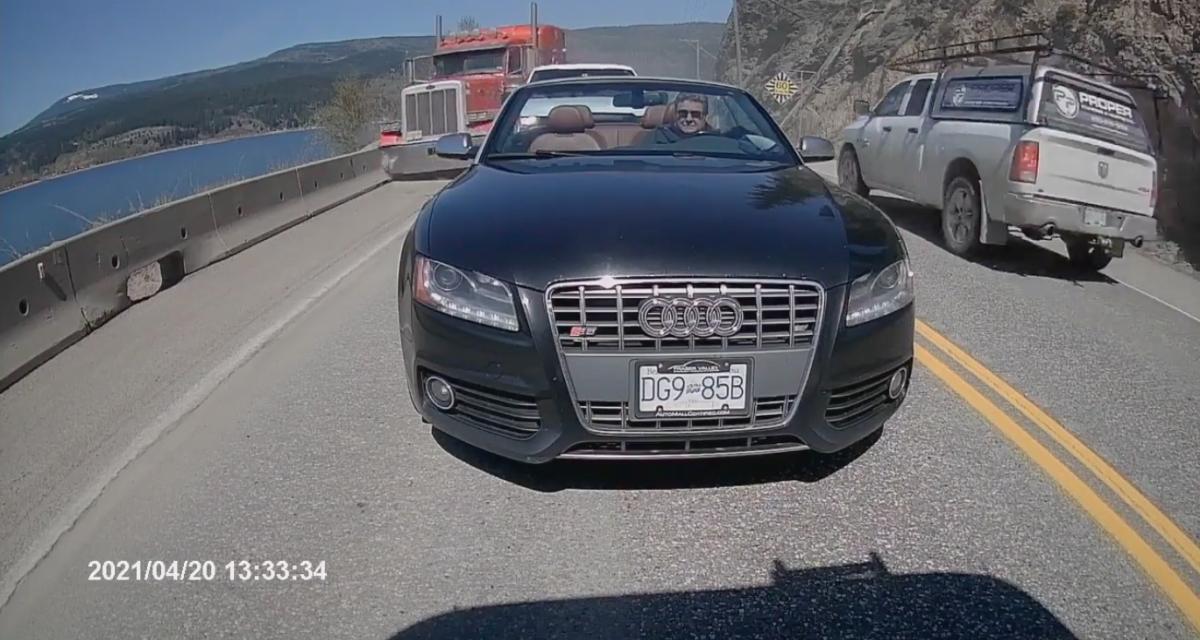 VIDEO - Voilà ce que ça donne quand le conducteur d'un semi-remorque n'est pas attentif