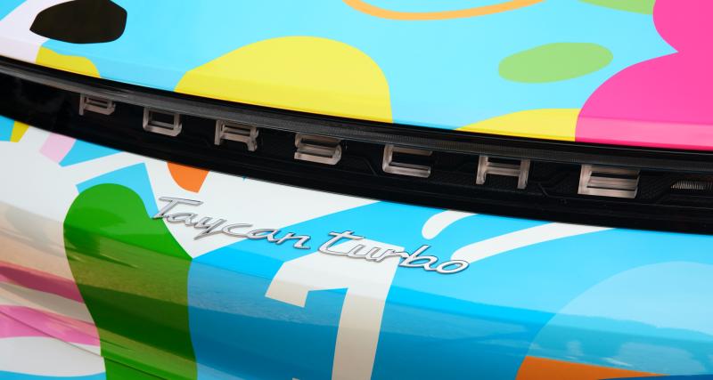 Le Porsche Taycan transformé en art car pour une vente aux enchères contre de la monnaie virtuelle - La Porsche Taycan art car de l'artiste Nigel Sense