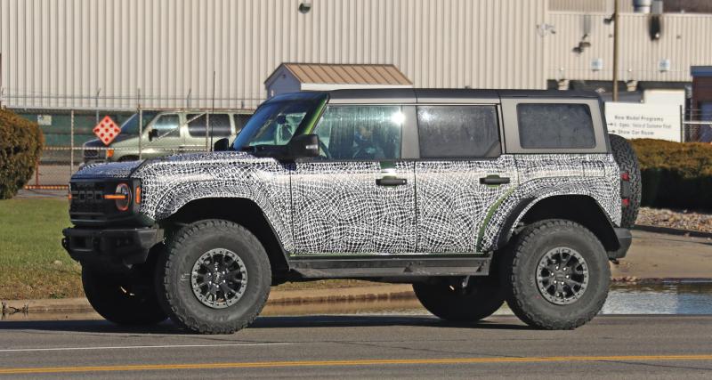 Le Ford Bronco Raptor se laisse surprendre, de nouvelles photos du 4x4 survitaminé - Le Ford Bronco Raptor sous camouflage