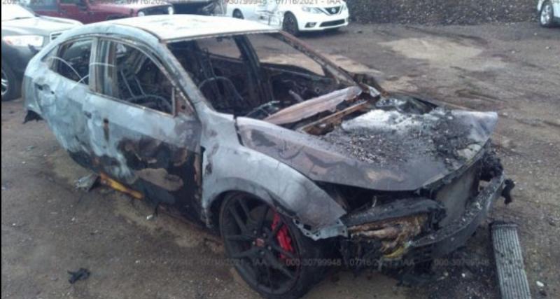  - Cette toute nouvelle Honda Civic Type R complètement brûlée est à vendre aux enchères !